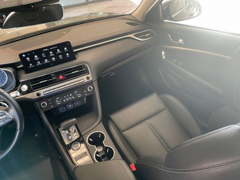 Used 2025 Genesis G70 2.5T image 36