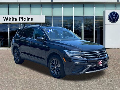 Used 2023 Volkswagen Tiguan SE w/ Panoramic Sunroof Package AWD/4WD image 1