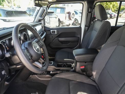 Used 2023 Jeep Gladiator Sport AWD/4WD image 16