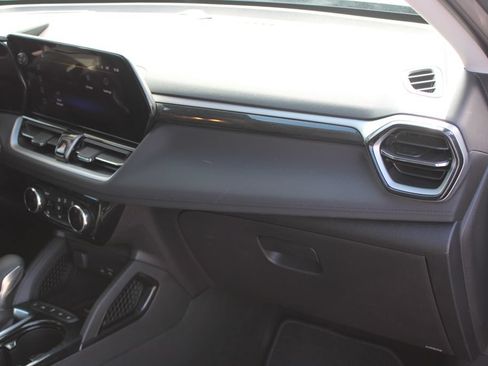 Used 2025 Chevrolet TrailBlazer LT w/ Convenience Package FWD image 31