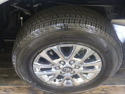 Used 2024 Toyota Tacoma Limited w/ Limited Package (LT) image 35