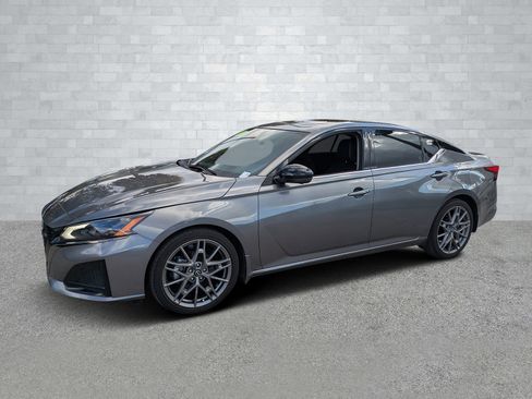Used 2024 Nissan Altima 2.0 SR image 9