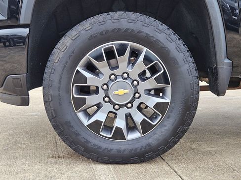 Used 2025 Chevrolet Silverado 2500 Custom w/ Custom Convenience Package AWD/4WD image 13