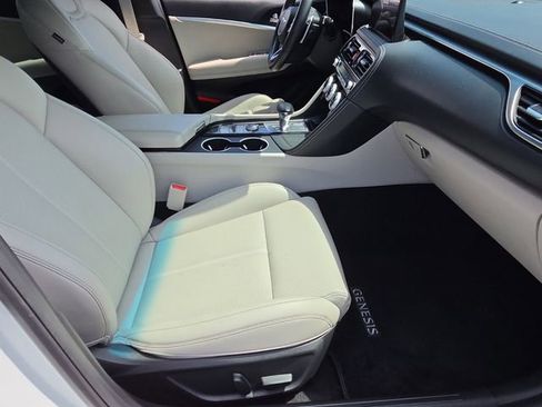 Used 2022 Genesis G70 2.0T RWD image 17
