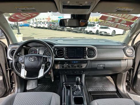 Used 2022 Toyota Tacoma SR5 w/ Black Out Package (TMS) AWD/4WD image 11