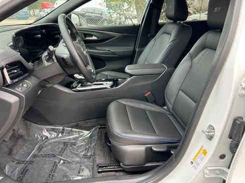 Used 2025 Buick Envista Sport Touring image 23