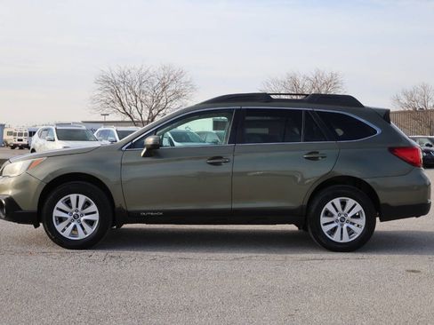 Used 2017 Subaru Outback 2.5i Premium image 8
