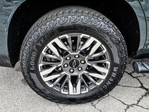 Used 2025 Chevrolet Tahoe Z71 w/ Sun And Tow Package image 7