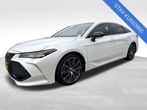 Used 2019 Toyota Avalon Touring image 3