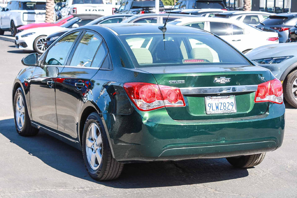 Used 2014 Chevrolet Cruze LT w/ Technology Package FWD image 6
