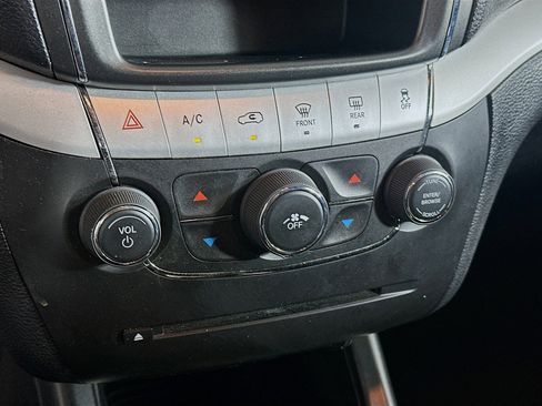 Used 2019 Dodge Journey SE image 23