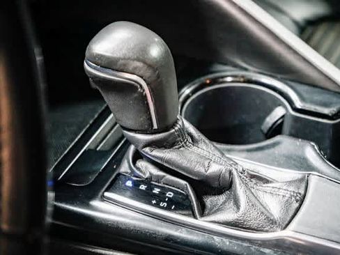 Certified 2019 Toyota Camry SE image 21