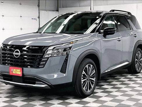 New 2026 Nissan Pathfinder Platinum image 3