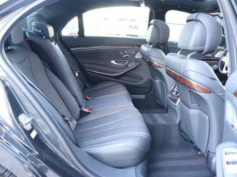 Used 2019 Mercedes-Benz S 560 Sedan w/ AMG Line Exterior image 36