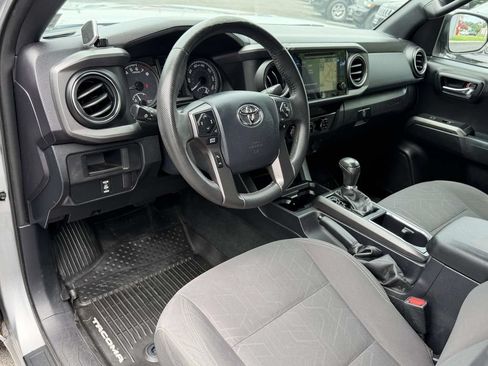 Used 2017 Toyota Tacoma TRD Off-Road w/ Tow Package AWD/4WD image 2