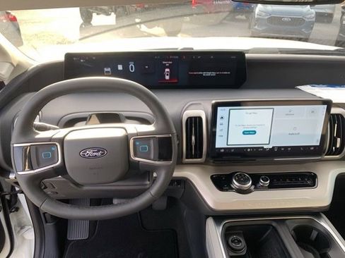 New 2025 Ford Expedition Active image 10