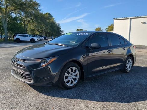 Used 2025 Toyota Corolla LE image 8