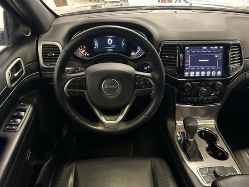 Used 2021 Jeep Grand Cherokee Limited w/ Trailer Tow Group IV image 2