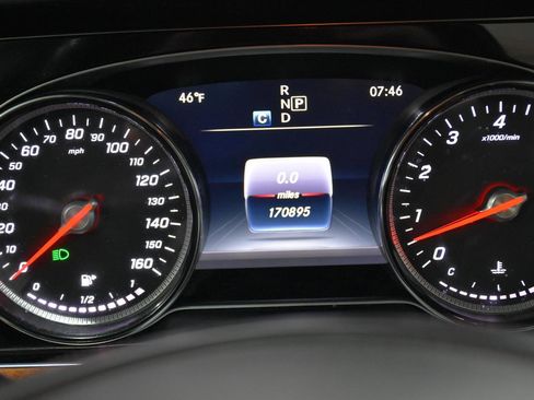 Used 2018 Mercedes-Benz E 400 4MATIC Sedan image 13