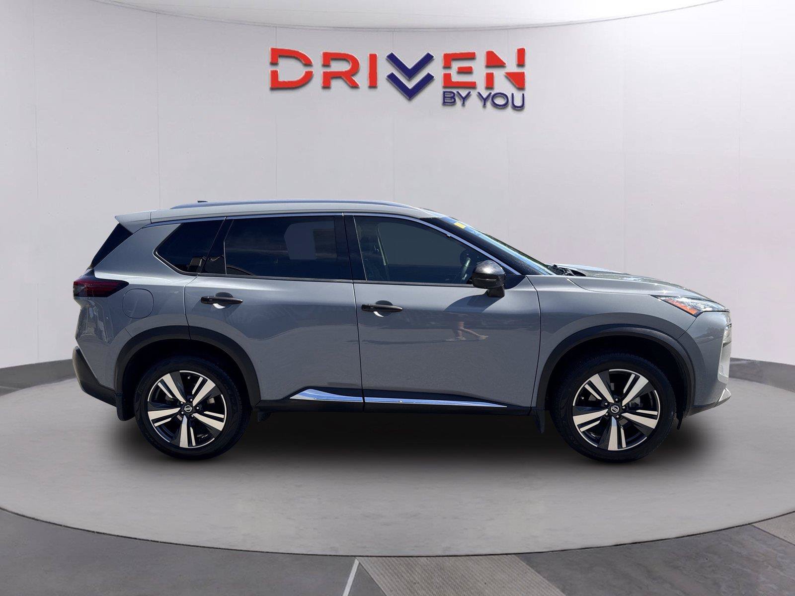 Used 2021 Nissan Rogue SL FWD image 2