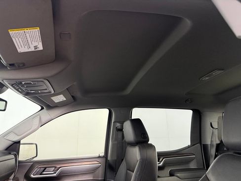 Used 2025 GMC Sierra 1500 SLT RWD image 18