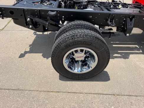 New 2026 GMC Sierra 3500 SLE w/ SLE Convenience Package RWD image 5