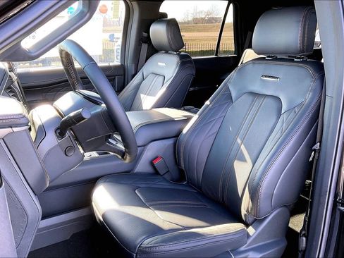 New 2024 Ford Expedition Platinum image 9