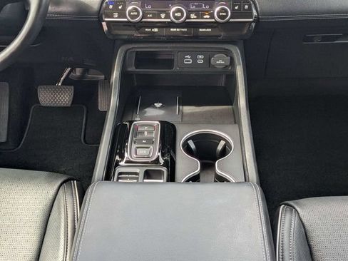 Used 2025 Honda Pilot Elite image 19