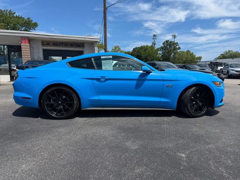 Used 2017 Ford Mustang GT RWD image 2