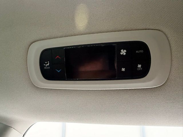 Used 2024 Chrysler Pacifica Touring-L AWD/4WD image 32