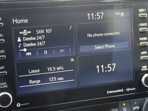 Used 2022 Toyota Highlander XLE FWD image 20