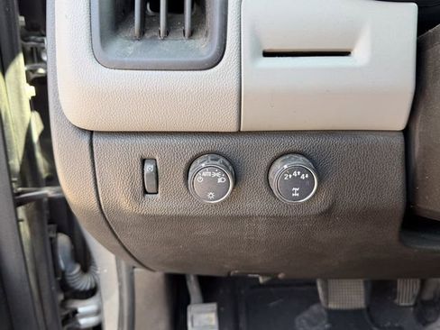 Used 2022 Chevrolet Colorado W/T w/ Custom Special Edition AWD/4WD image 9