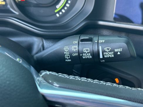 Used 2025 Jeep Wrangler Unlimited Sahara AWD/4WD image 31
