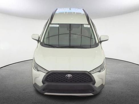 Used 2022 Toyota Corolla Cross LE AWD/4WD image 2