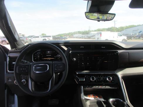 New 2026 GMC Sierra 2500 Denali Ultimate w/ Max Trailering Package AWD/4WD image 17