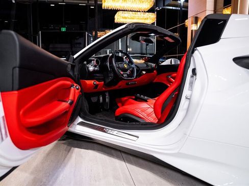 Used 2021 Ferrari F8 Tributo RWD image 20