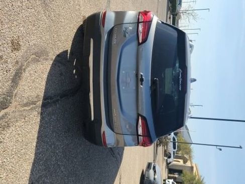 Used 2023 Chevrolet Equinox Premier image 2