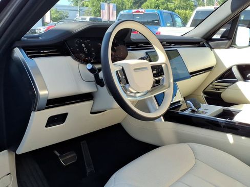 Used 2025 Land Rover Range Rover Long Wheelbase SE AWD/4WD image 9