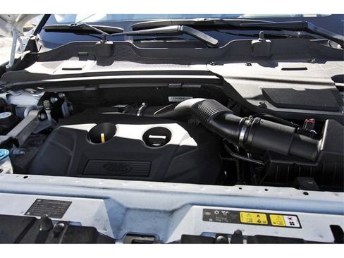 Used 2017 Land Rover Discovery Sport SE image 30