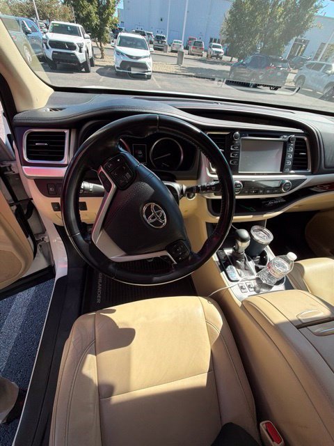 Used 2018 Toyota Highlander XLE w/ Protection Package #3 AWD/4WD image 8