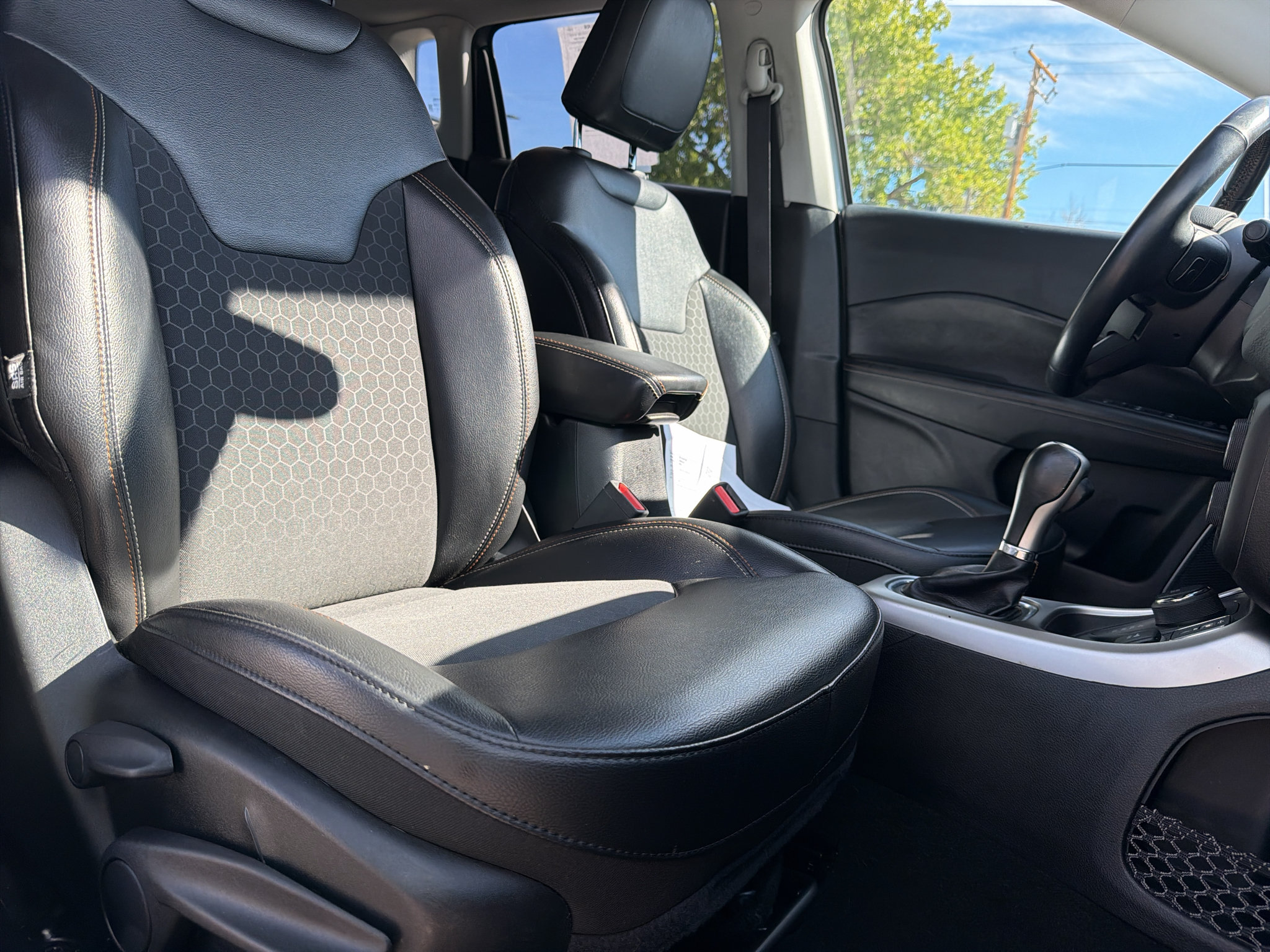 Used 2019 Jeep Compass Latitude w/ Cold Weather Group AWD/4WD image 21