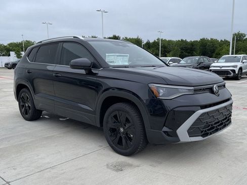 New 2025 Volkswagen Taos SE image 9