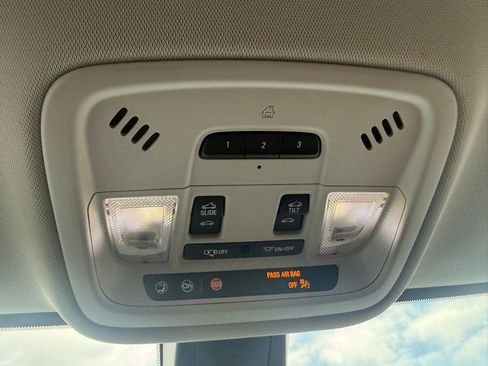 Used 2021 Chevrolet Traverse High Country image 8