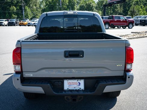 Used 2019 Toyota Tacoma TRD Off-Road AWD/4WD image 8