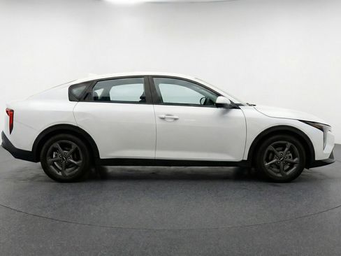Used 2025 Kia K4 FWD image 11