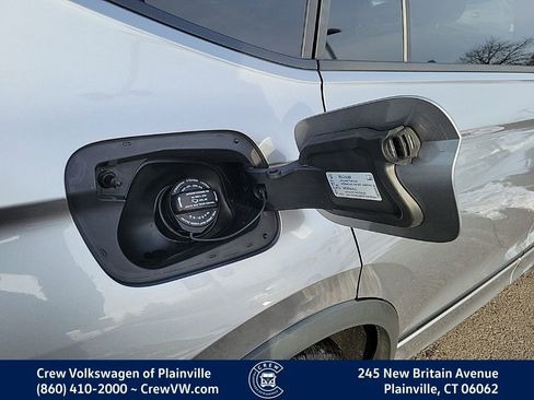 Certified 2022 Volkswagen Tiguan SE R-Line image 31