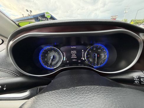 Used 2020 Chrysler Pacifica Limited FWD image 17