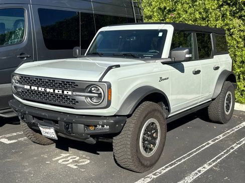 Used 2022 Ford Bronco Badlands image 2