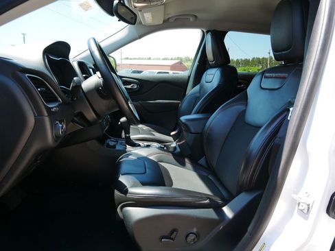 Used 2020 Jeep Cherokee Trailhawk w/ Cold Weather Group AWD/4WD image 14