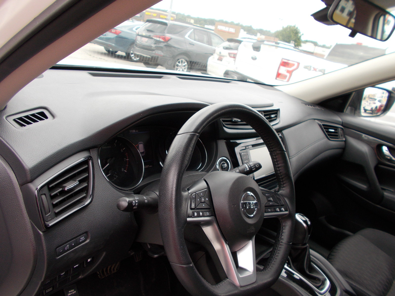 Used 2020 Nissan Rogue SV AWD/4WD image 12